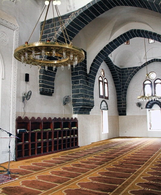 Молитвенный зал мечети аль-Гамама