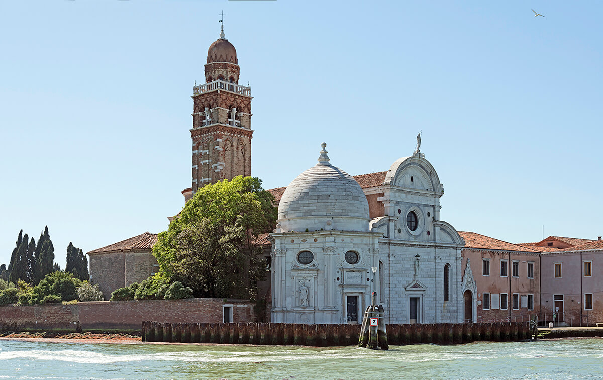 Монастырь на острове Сан-Микеле в Венеции
