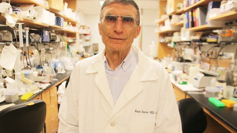 Турецкий ученый, лауреат Нобелевской премии по химии 2015 года за «исследование механизмов восстановления ДНК».