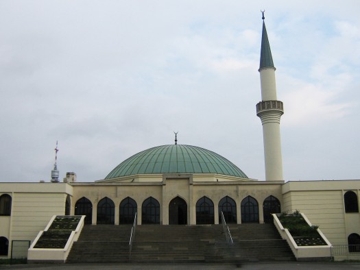 На ифтар в венскую мечеть приходят ежедневно до двухсот людей