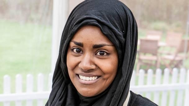 Надийя Джамир Хусейн (Nadiya Jamir Hussain) не просто талантливый кондитер: 30-летняя мусульманка покорила сердца британской публики и стала победительницей известнейшего кулинарного шоу Great British Bake-Off (Лучший пекарь Британии)
