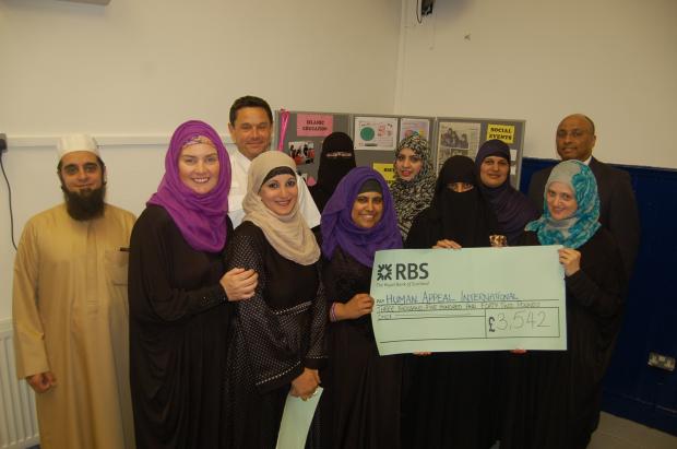 В рамках «Дня приобщения к Рамадану» женская группа Sisters4Sisters провела специальный ифтар для тридцати немусульман, решивших добровольно соблюдать мусульманский пост