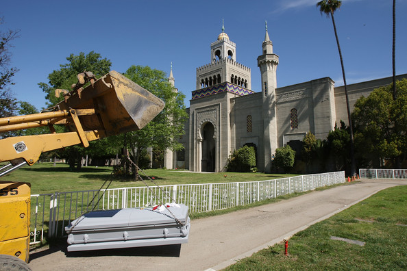 Мемориальное кладбище Анджелес-Эбби в Комптоне, Калифорния