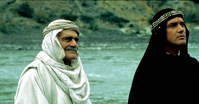 Кадр из фильма «Тринадцатый воин» (1999) об арабском путешественнике Ахмаде ибн Фадлане (Антонио Бандерас, справа). Слева – Мельхиседек в исполнении Омара Шарифа