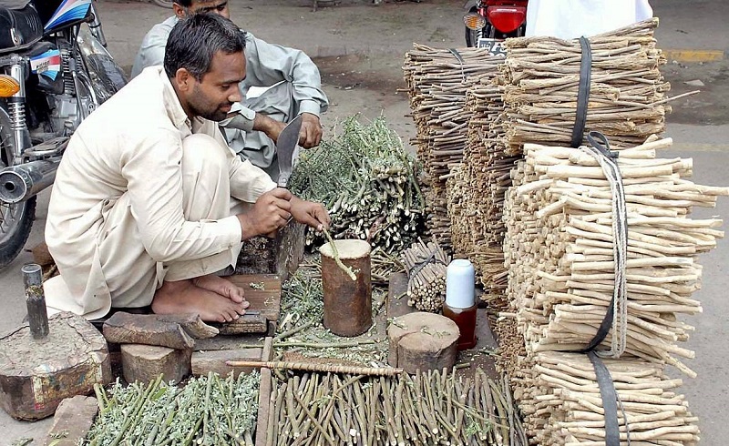 Слева: Торговец сиваком, Пакистан. Справа: Торговец сиваком, Эфиопия