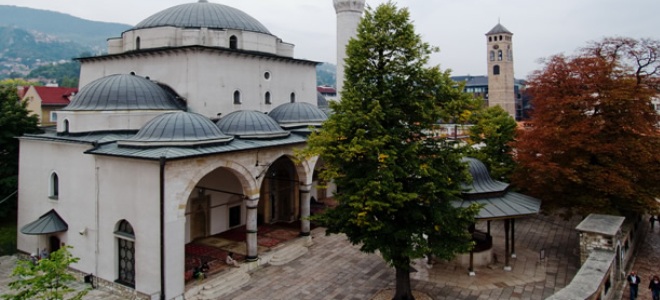 Одной из древнейших мечетей Боснии и всего Балканского полуострова является храмовый комплекс Гази Хусрев-бея.