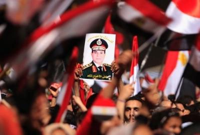 Военные делают упор на всенародную любовь к генералу и исключительное доверие к его персоне со стороны египтян