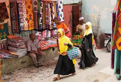 На рынке тканей Дараджани в Каменном городе – исторической части Занзибара