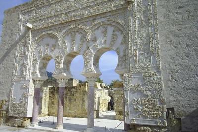 Ворота хаджиба. Памятник исламской архитектуры на Пиренеях