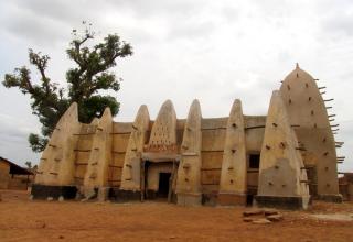 Мечеть в Ларабанге, Гана