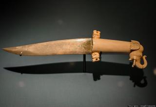 Кинжал из стали и слоновой кости (Индия, конец XIX века)