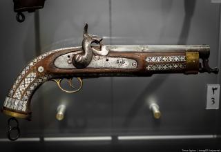 Инкрустированный перламутром пистолет из Афганистана (XIX век)