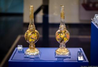 Покрытые эмалью из золота сосуды (Европа, XIX век, произведено на экспорт в исламские страны)