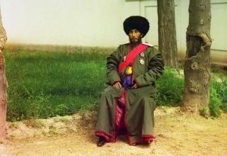 Исфандияр Юрджи Бахадур, хан Хорезма, находившегося под протекторатом Российской империи, в парадном облачении (Хива, современный Узбекистан)
