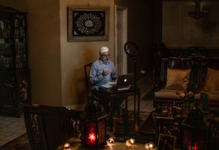 Лос-Анджелес. Доктор Салех Холаки читает дуа для членов общины онлайн