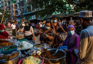 Янгон. Покупка еды для ифтара