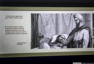 Свыше 200 приборов, такие как скальпели, медицинские пилы, щипцы, тонкие ножницы, были изобретены аль-Захрави (X век), которого называют «отцом хирургии»