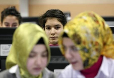 Турецким школьницам разрешили соблюдать хиджаб с 10 лет