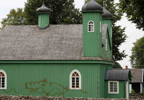 Вандалы осквернили одну из старейших мечетей Польши