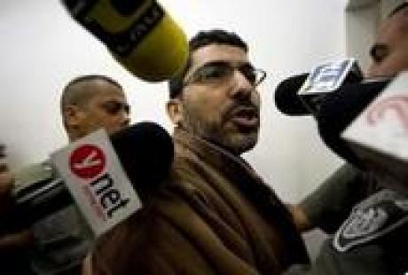 «Израиль» разрешил заключенному Абу-Сиси увидеть семью по ТВ