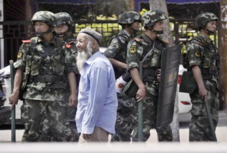 Власти Китая ужесточают контроль над уйгурами