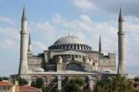 Музей Айя-София пока не станет мечетью