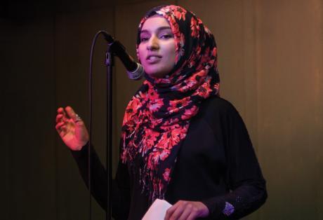 Американские студенты слушали монологи о хиджабе