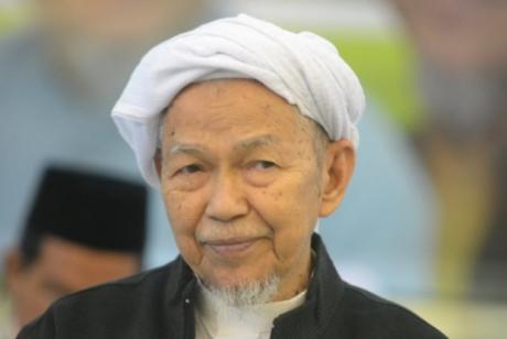 В Малайзии умер мусульманский духовный лидер Ник Азиз