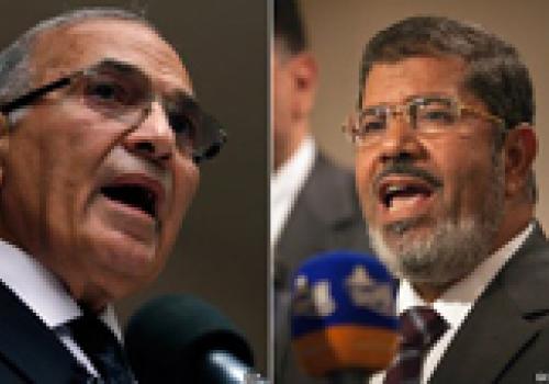 Политический деятель времен Мубарака Ахмед Шафик и кандидат «Братьев-мусульман» Мухаммед Мурси.