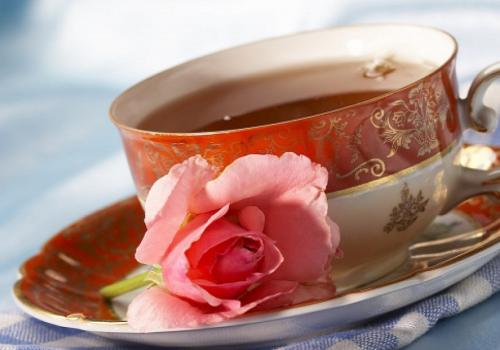 Во время стресса или явного беспокойства людям предлагают выпить чашечку чая