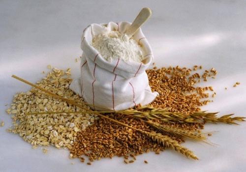 Закят аль‑фитр выплачивается в размере одного саа пшеницы, ячменя, фиников, изюма, творога, риса, кукурузы либо других продуктов питания