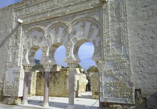 Ворота хаджиба. Памятник исламской архитектуры на Пиренеях