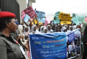 Нигерийские мусульманки заявили о фундаментальном праве на хиджаб