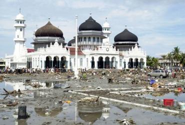 Десять лет после цунами, приблизившего индонезийцев к исламу