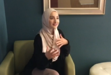 Американская студентка использует хиджаб как приглашение к диалогу