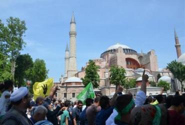 В Стамбуле прошел митинг с требованием вернуть музею Айя-София статус мечети