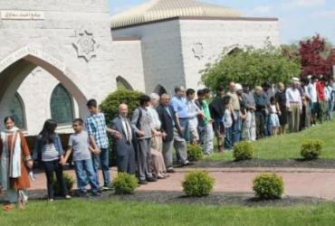 Исламский центр в Цинциннати окружили межрелигиозным «кольцом мира»