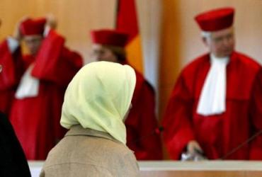 Германия разрешила учителям-мусульманкам носить хиджаб