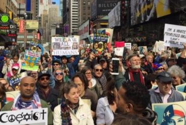 Тысячи американцев «стали мусульманами», протестуя против запрета мусульманской иммиграции