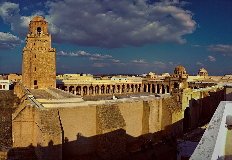 Мечеть в Кайруане - старейшая мечеть Северной Африки (670 г.)