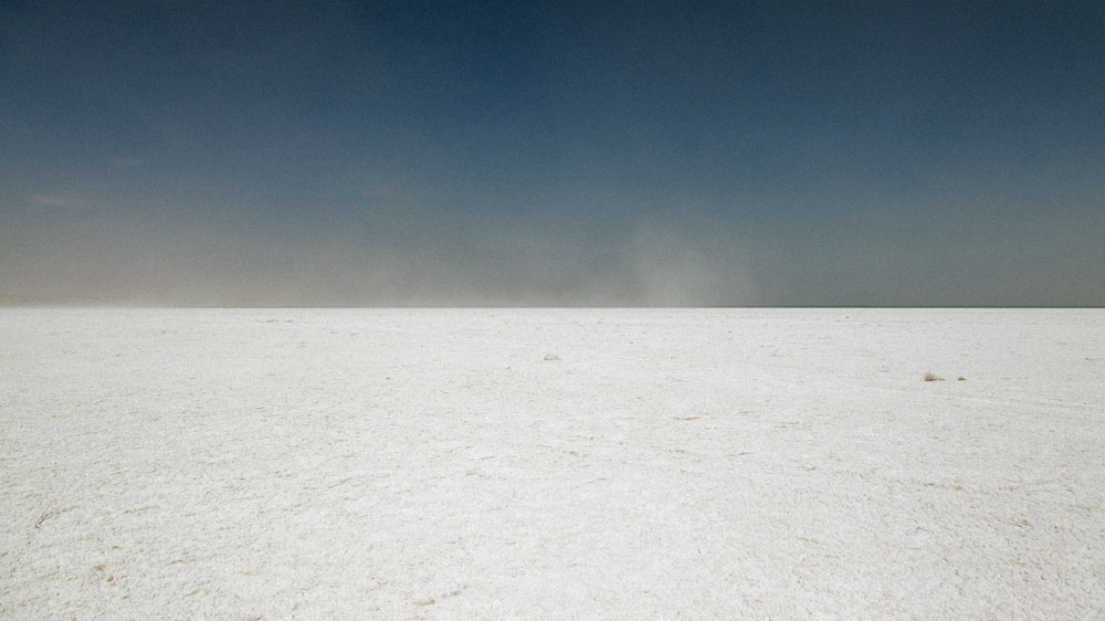 Токсичная соляная пыль покрывает обнажившееся дно Аральского моря