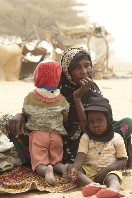  Северный Чад является домом для 36-летней Этта Брахим Сенусси и ее двоих двухгодичных детей 