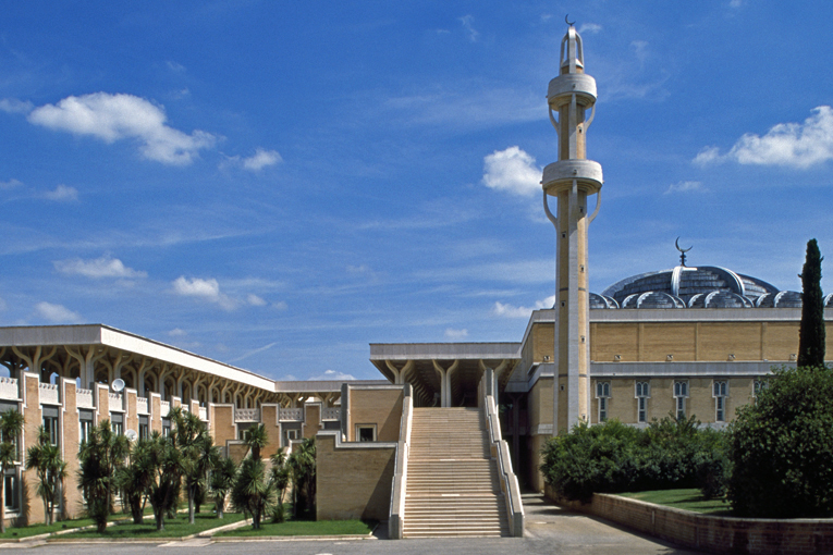Исламский культурный центр Италии. Эта мечеть в Риме — одна из крупнейших в Европе. 