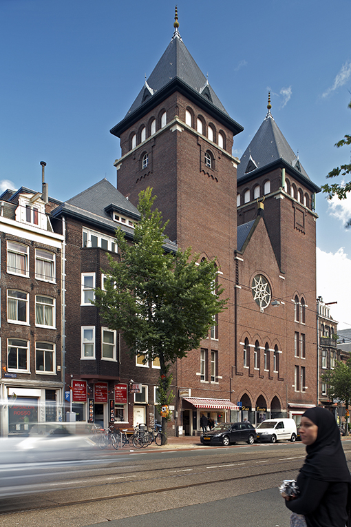 Мечеть Фатих расположена в здании бывшей католической церкви Святого Игнатия в Амстердаме, Нидерланды. Здание построено в 1920-х годах, служило церковью до 1971 года. В 1981 году мусульманские иммигранты открыли здесь мечеть.