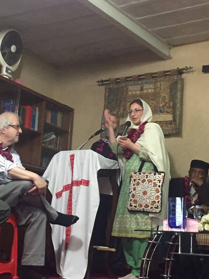 К счастью против несправедливости выступают многие НКО и известные пакистанцы. Один из таких людей – госпожа Амине Хоти (Amineh Hoti).