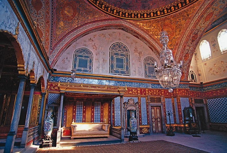 Современный музей занимает часть бывшей резиденции султана и административного центра Османской империи