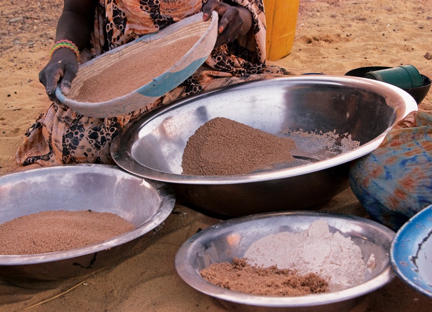 Изготовление кускуса – еще одно искусство, которым владеют женщины Тишита. Кускус – один из основных продуктов питания не только в Мавритании, но и по всей Северной и Западной Африке