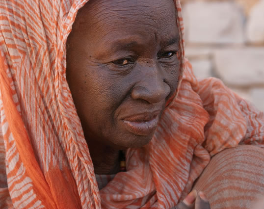 80-летняя Фатима минт Мбарак поведала историю о потерянных верблюдах и нескольких страшных днях, когда она думала, что навсегда потеряла дочь