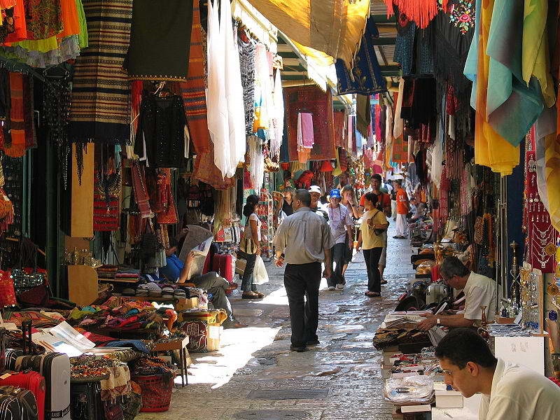 Палестинский рынок в Иерусалиме. Аль-Кудс – родной город аль-Мукаддаси, он родился здесь примерно в 930-935 г.
