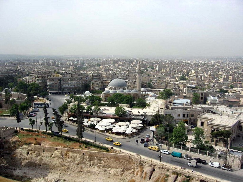 Вид на второй крупнейший город Сирии Алеппо на севере страны. Аль-Мукаддаси побывал в Алеппо примерно в 354-364 г.х./965-975 г.